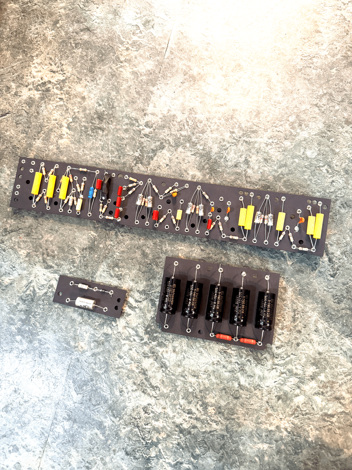 Populated vintage-style tube amp fiberboards
