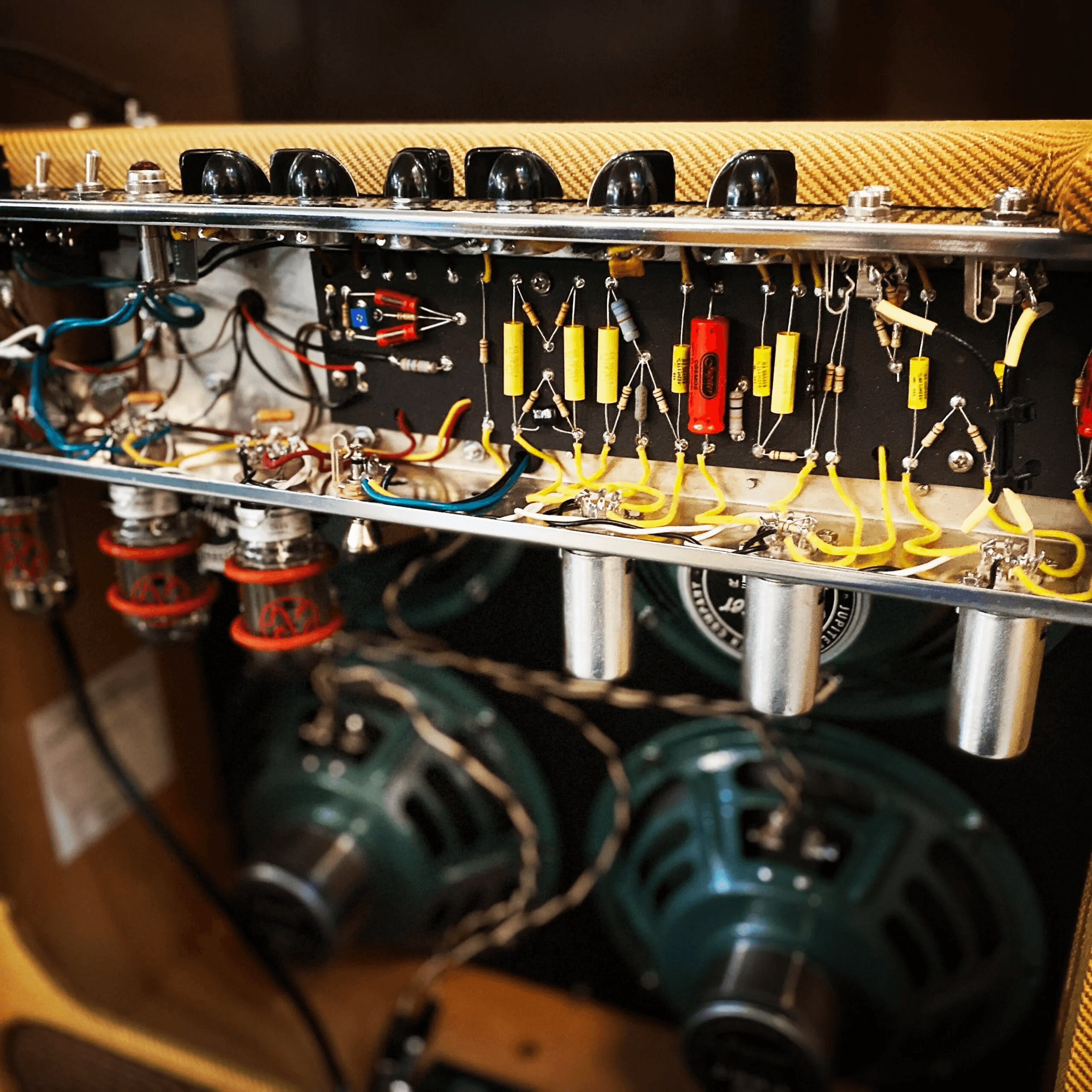 Intricate point-to-point wiring of a Moddjobbs 5F6A circuit